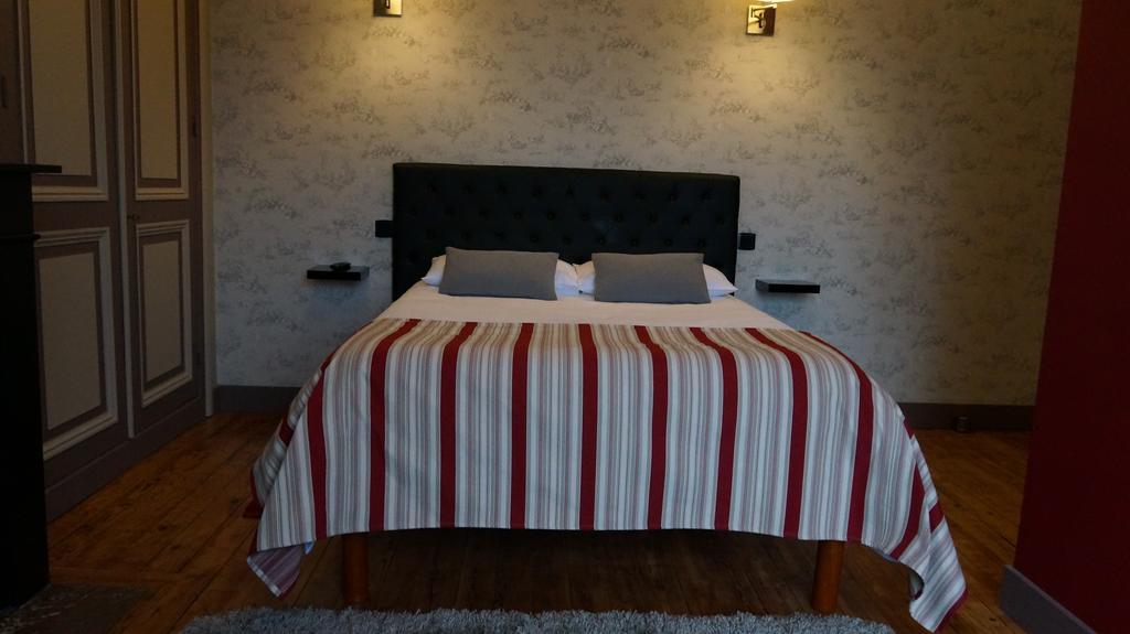 Abri Du Passant Bed & Breakfast รูแบ ภายนอก รูปภาพ